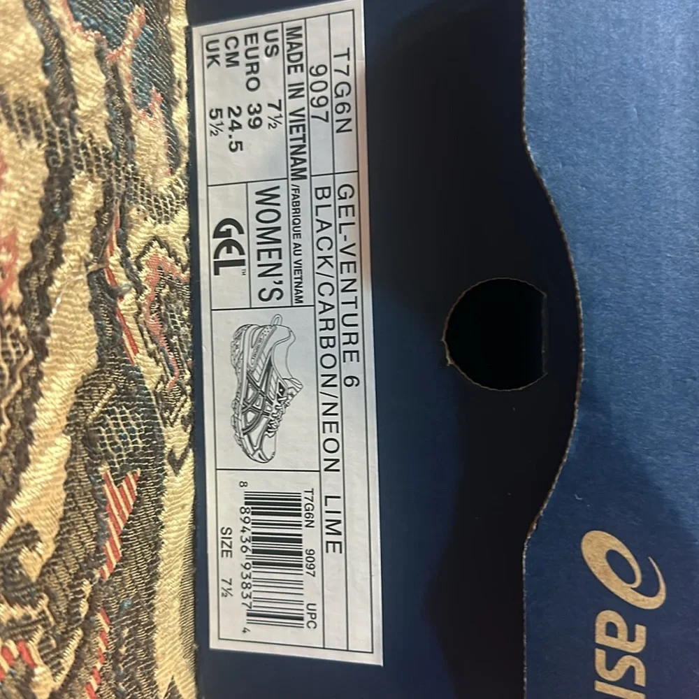 ASICS - Picture 3 of 3